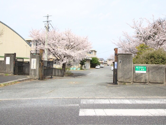 東中間小学校(小学校)まで1400m プレミールAsagiri