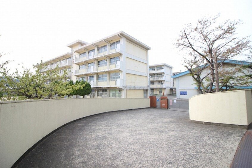 北九州市立天籟寺小学校(小学校)まで500m ボーヴィラージュⅡ