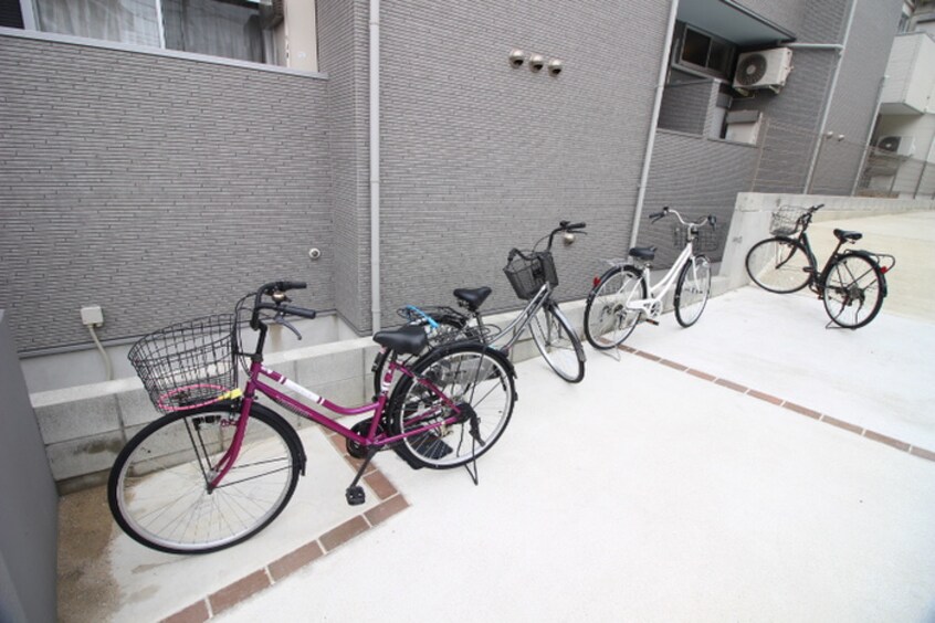 駐輪場 jolie　maison