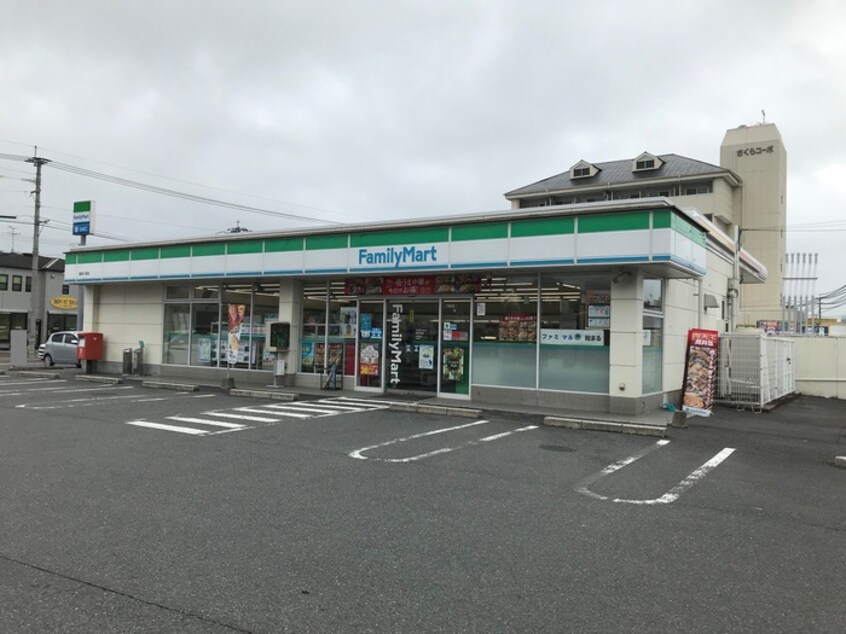 ファミリーマート飯塚川津店(コンビニ)まで503m カサグランデ川津