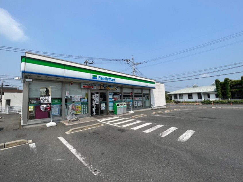 ファミリーマート水巻中央店(コンビニ)まで1000m 三洋タウン頃末南A棟