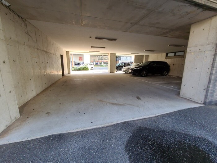 駐車場 デザイナープリンセス３３