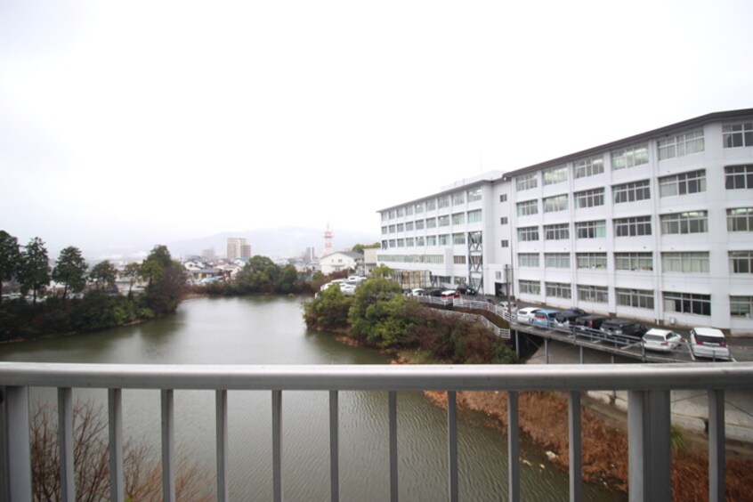 室内からの展望 ﾌｫｰｻｲﾄ紫R・View terrace