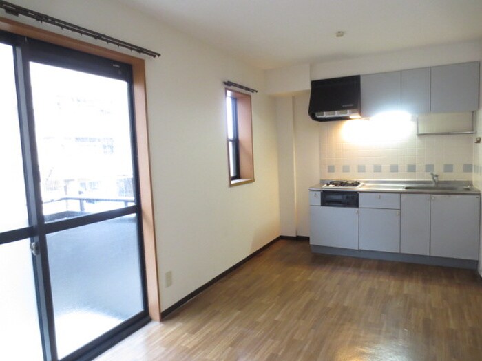 居室 シャトル三嶋