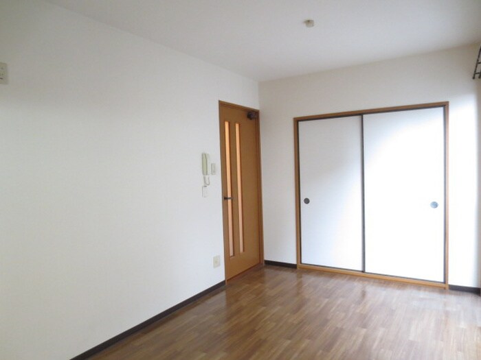 居室 シャトル三嶋