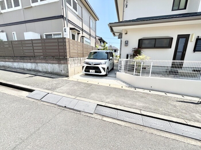 駐車場 浅川学園台三貸家