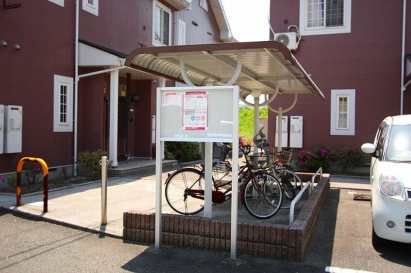 駐輪場 RアベニールB