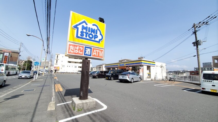 ミニストップ小倉三郎丸店(コンビニ)まで160m エヴァーグレイス小倉Ⅰ番館