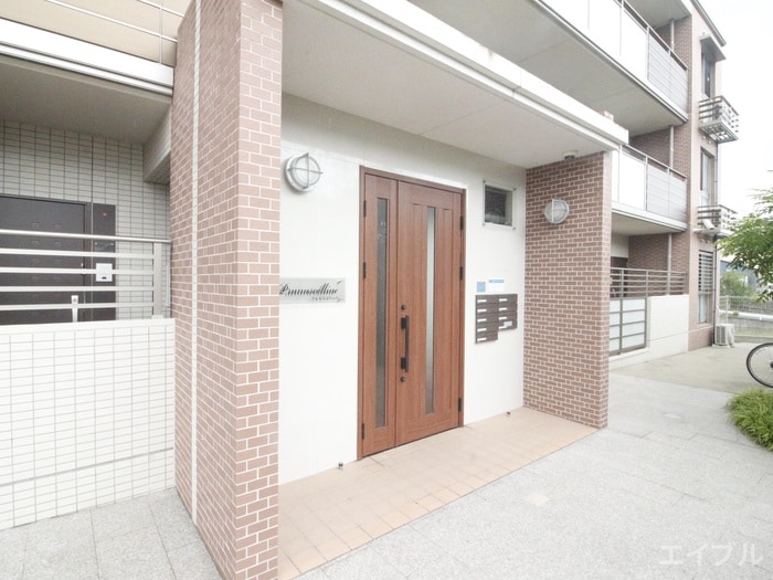 エントランス部分 プルヌス　コリーヌ