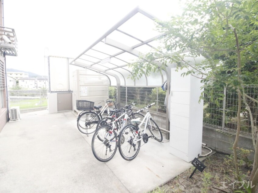 駐輪場 プルヌス　コリーヌ