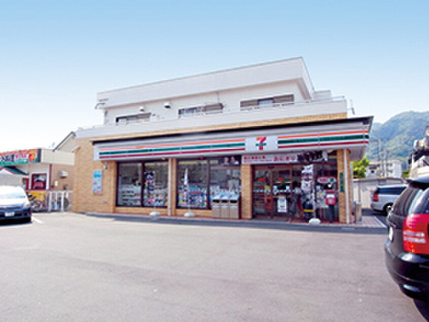セブンイレブン沼本町店(コンビニ)まで1600m ドゥ－アヴニ－ルＡ