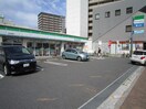 ファミリーマート小倉三萩野店(コンビニ)まで820m オリオン