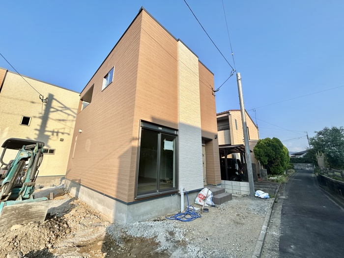 建築中