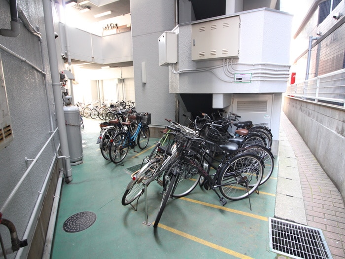 駐輪場 ヤングコーポ北方