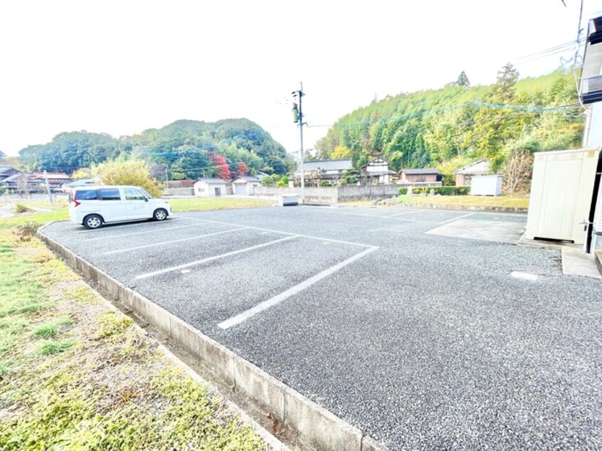 駐車場 どんどんハウス