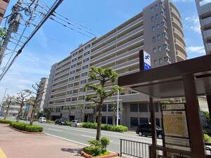 サンリヤン県庁前（402）