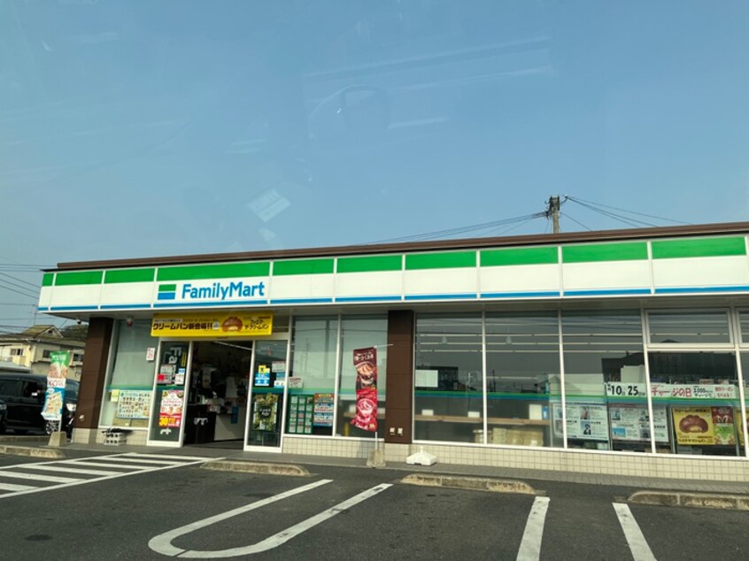 ファミリーマート遠賀水巻吉田店(コンビニ)まで1400m メゾングラ－スⅢ