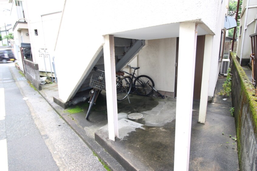 駐輪場 白石アパ－ト