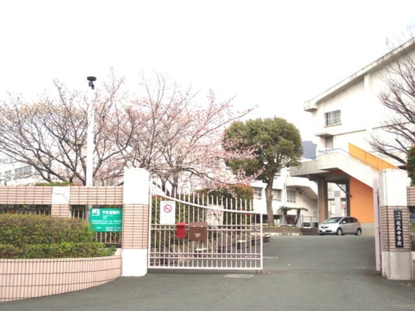 花尾中学校(中学校/中等教育学校)まで820m Fu-ton4祇園さくら坂