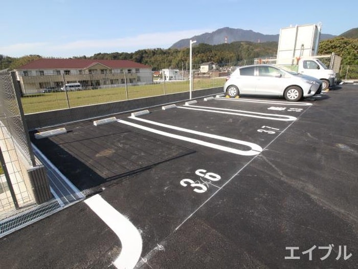 駐車場 ミルキ－ウェイB棟