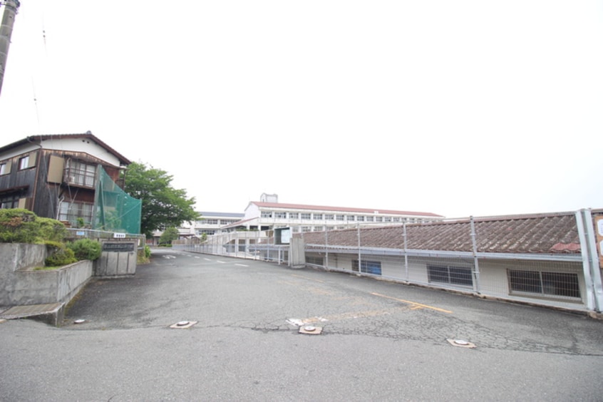 基山中学校(中学校/中等教育学校)まで250m 雲雀