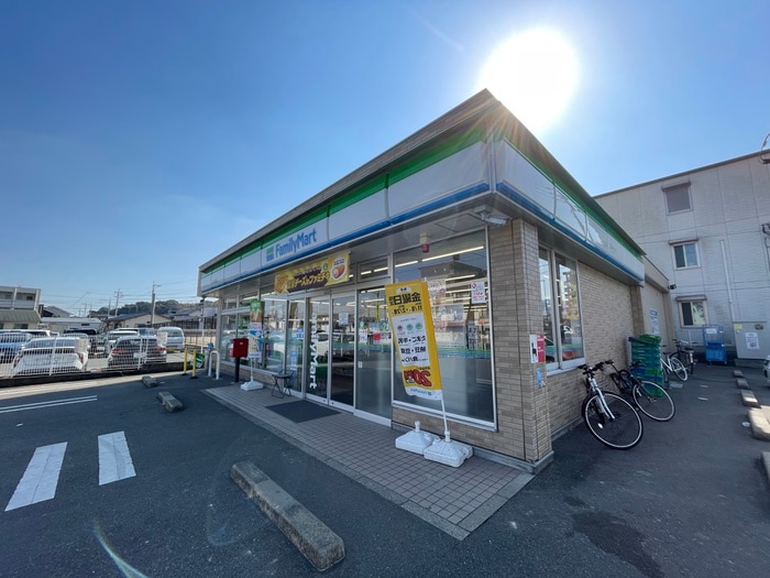 ファミリーマート 筑紫駅前店(コンビニ)まで673m セジュ－ル・レスポワ－ルＡ