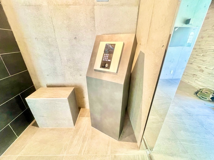 エントランス部分 ルークス穴生