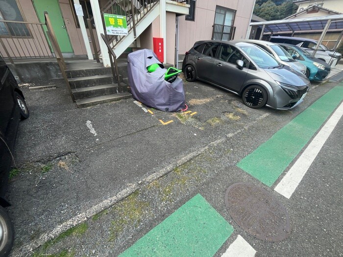 バイク置き場 セサミロード