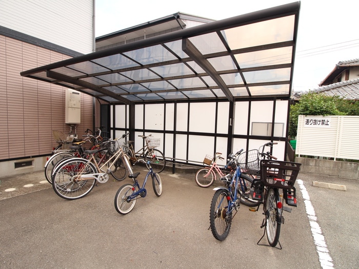 駐輪場 クレストール麗