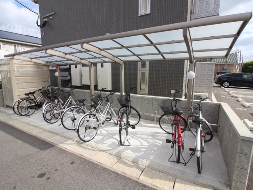 駐輪場 イオメールかんだB棟