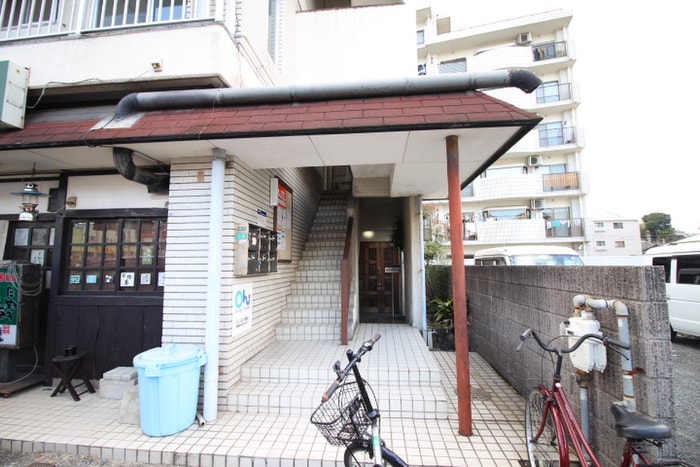 エントランス部分 井駒ハイツ