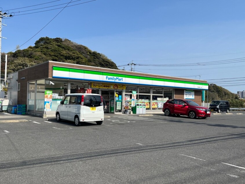 ファミリーマート　若松高須東店(コンビニ)まで190m アイランドハイツ