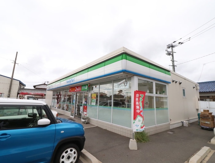 ファミリーマート福津宮司６丁目店(コンビニ)まで1100m メゾンド・フローラⅢ