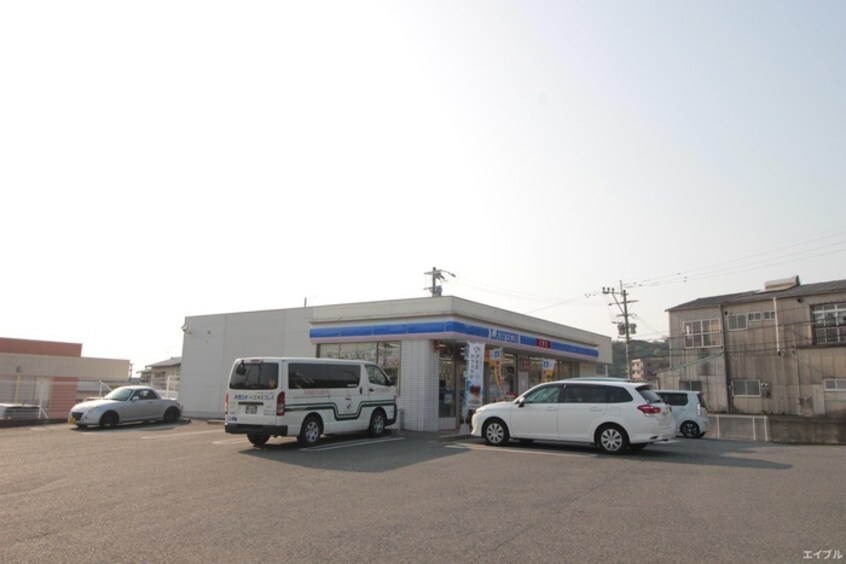 ローソン(コンビニ)まで500m ｋａｇ．Ｒ九産大前