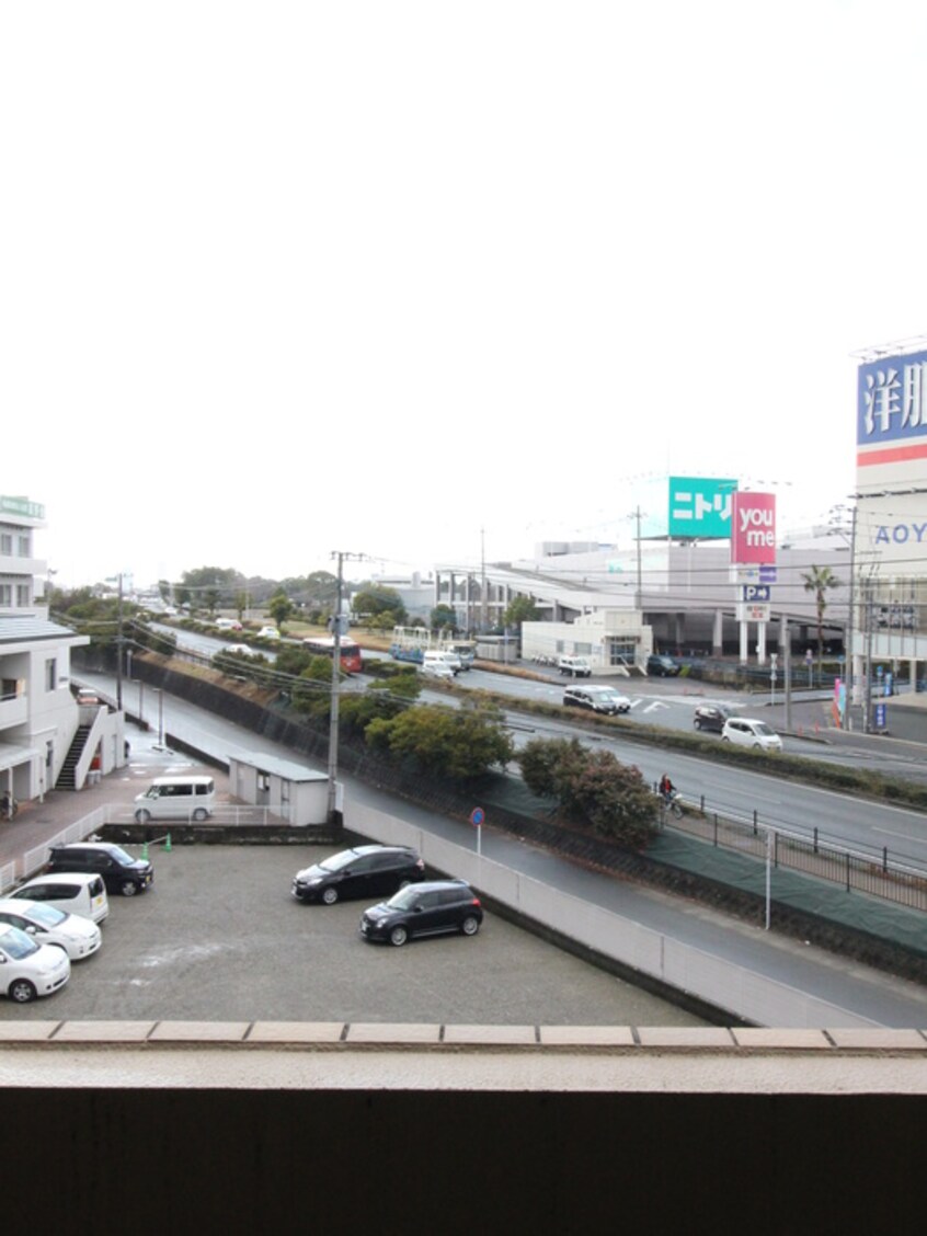 室内からの展望 ア－ニスト新合川