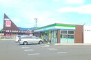 ファミリーマート八幡御開三丁目店(コンビニ)まで359m プリムローズ本城Ａ棟