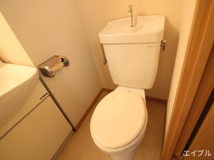 トイレ 日興ビル　3