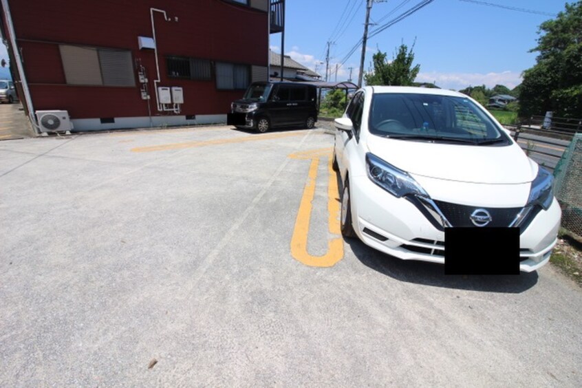 駐車場 オ－ルドビレッジＢ棟