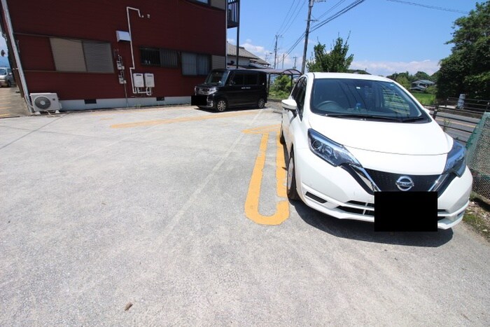 駐車場 オ－ルドビレッジＢ棟