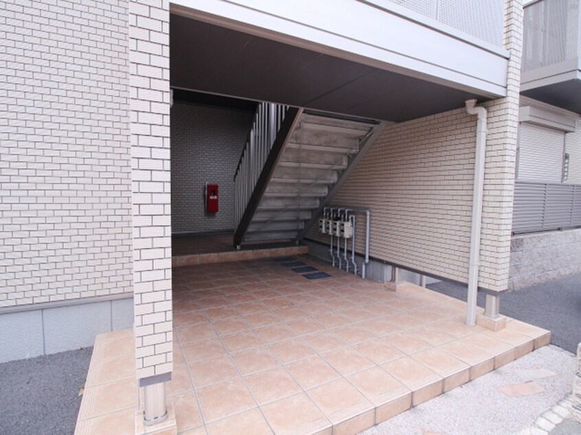 エントランス部分 ビッグフィールド高坊