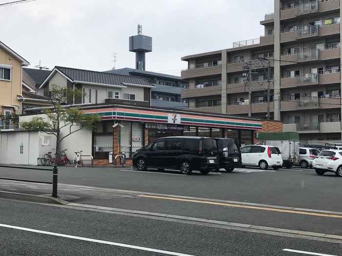 セブンイレブン上大利店(コンビニ)まで200m レジデンス池田
