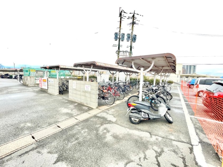 駐輪場 ロイヤルハイツ折尾Ⅱ号館