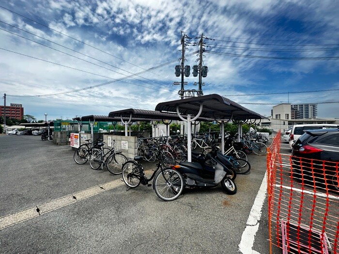 駐輪場 ロイヤルハイツ折尾Ⅰ号館