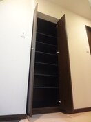 靴箱 ｸﾞﾗﾝﾌｫｰﾚﾗｸﾞｾﾞ博多（1203）