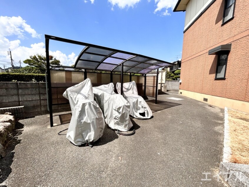 バイク置き場 エトワ－ル嵐山