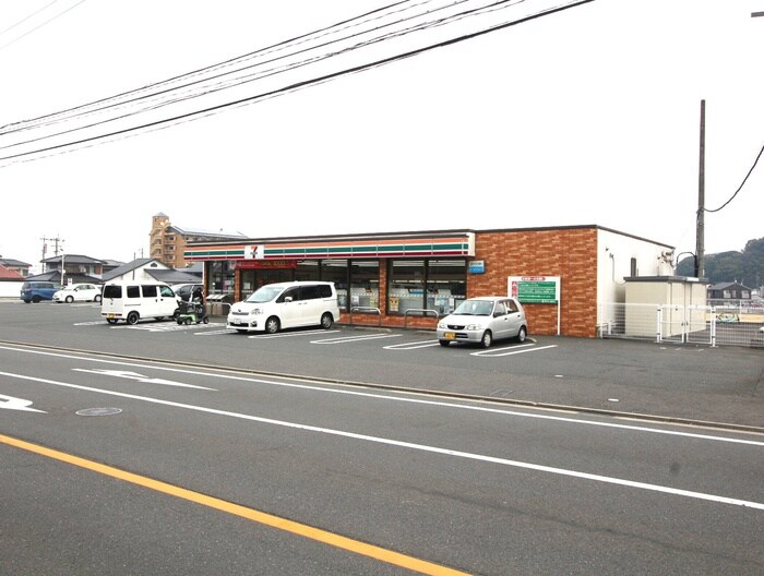 セブンイレブン小倉長尾五丁目店(コンビニ)まで700m エトワ－ル嵐山