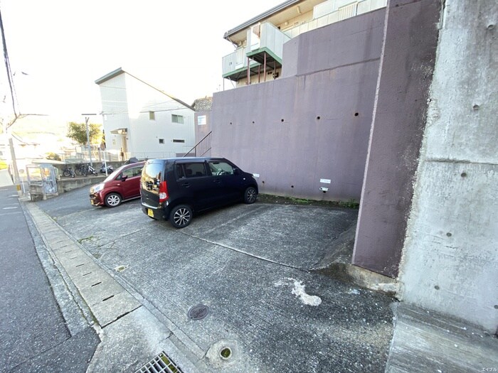 駐車場 シャトレ２１香住ヶ丘Ｂ