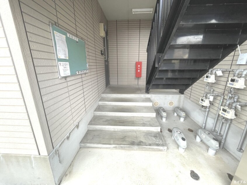 エントランス部分 ルミエ－ルヒルズ