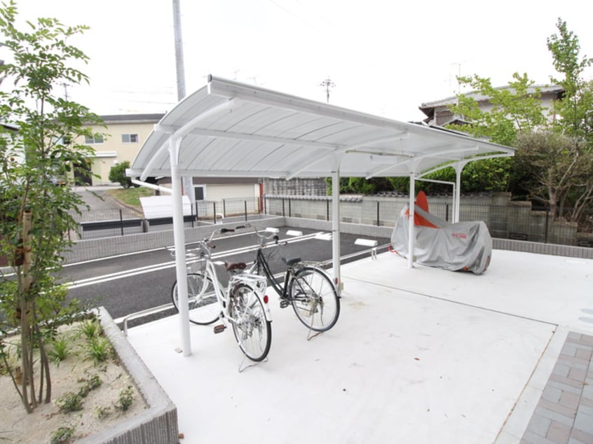駐輪場 エターナルみやび