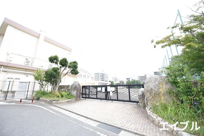 久留米市立南薫小学校(小学校)まで308m ドミ－ル・パレス櫛原